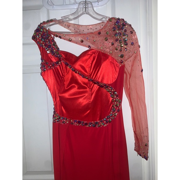 Red Prom Dress/Fancy Dress/Weddings - Picture 5 of 8